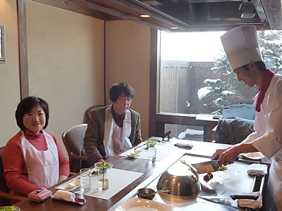 和かなでステーキを食す植草ひろみ