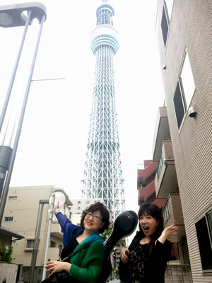 スカイツリーと、植草ひろみ、中村由利子さん